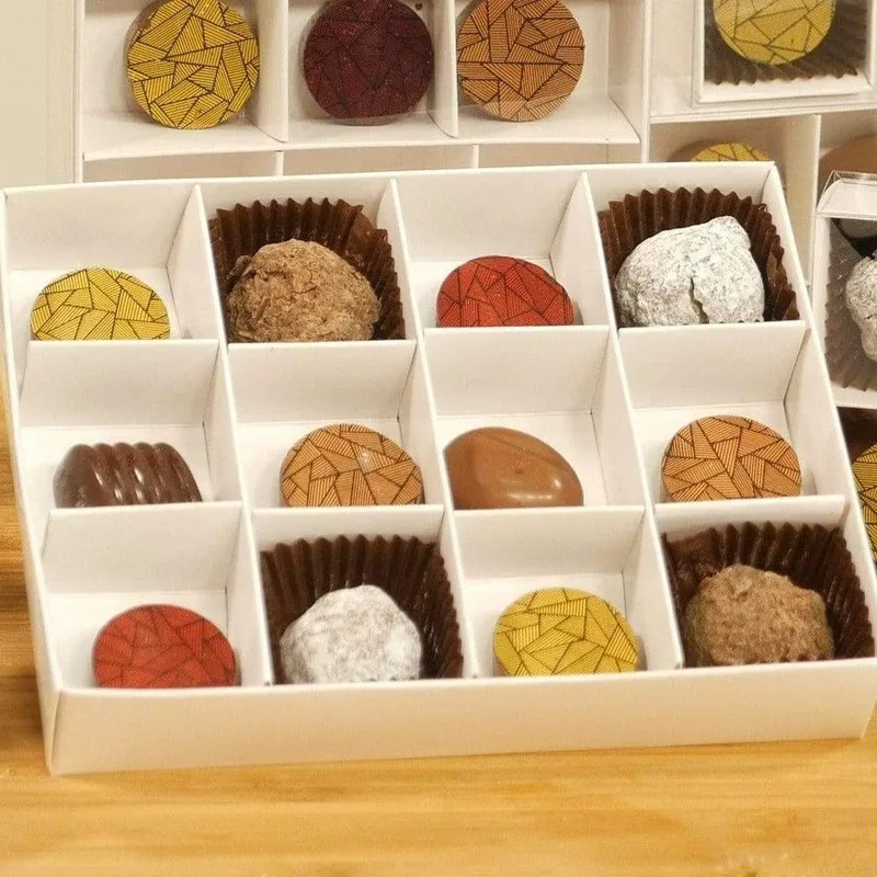 50 Pack of White Card Chocolate Sweet Soap Product Reatail Gift Box - 12 bay 4x4x3cm Compartments  - Clear Slide On Lid - 16x12x3cm