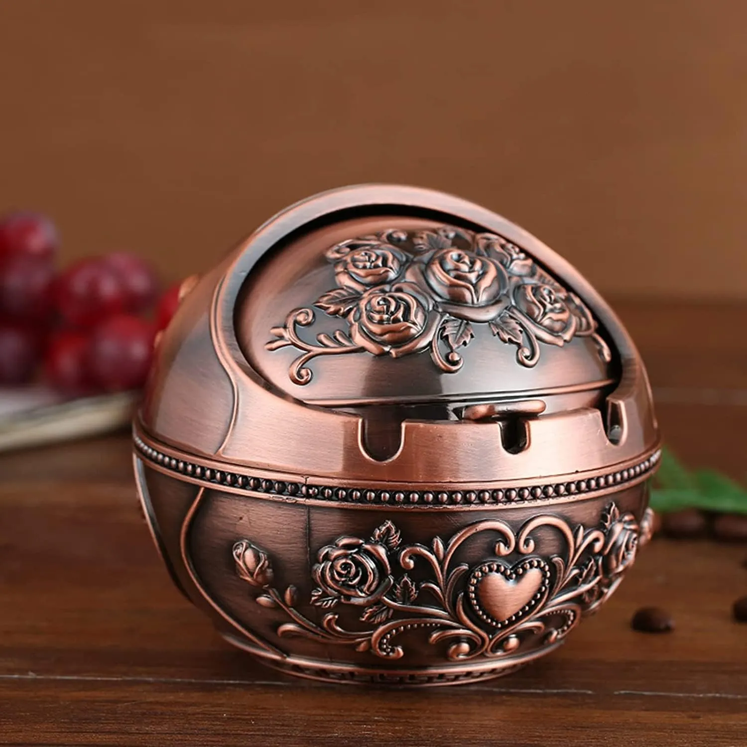 Abhsant Decorative Windproof Ashtray,with Lid for Cigarettes Metal Ashtray Odor Eliminator Indoor Outdoor Hand Carved Fancy Gift