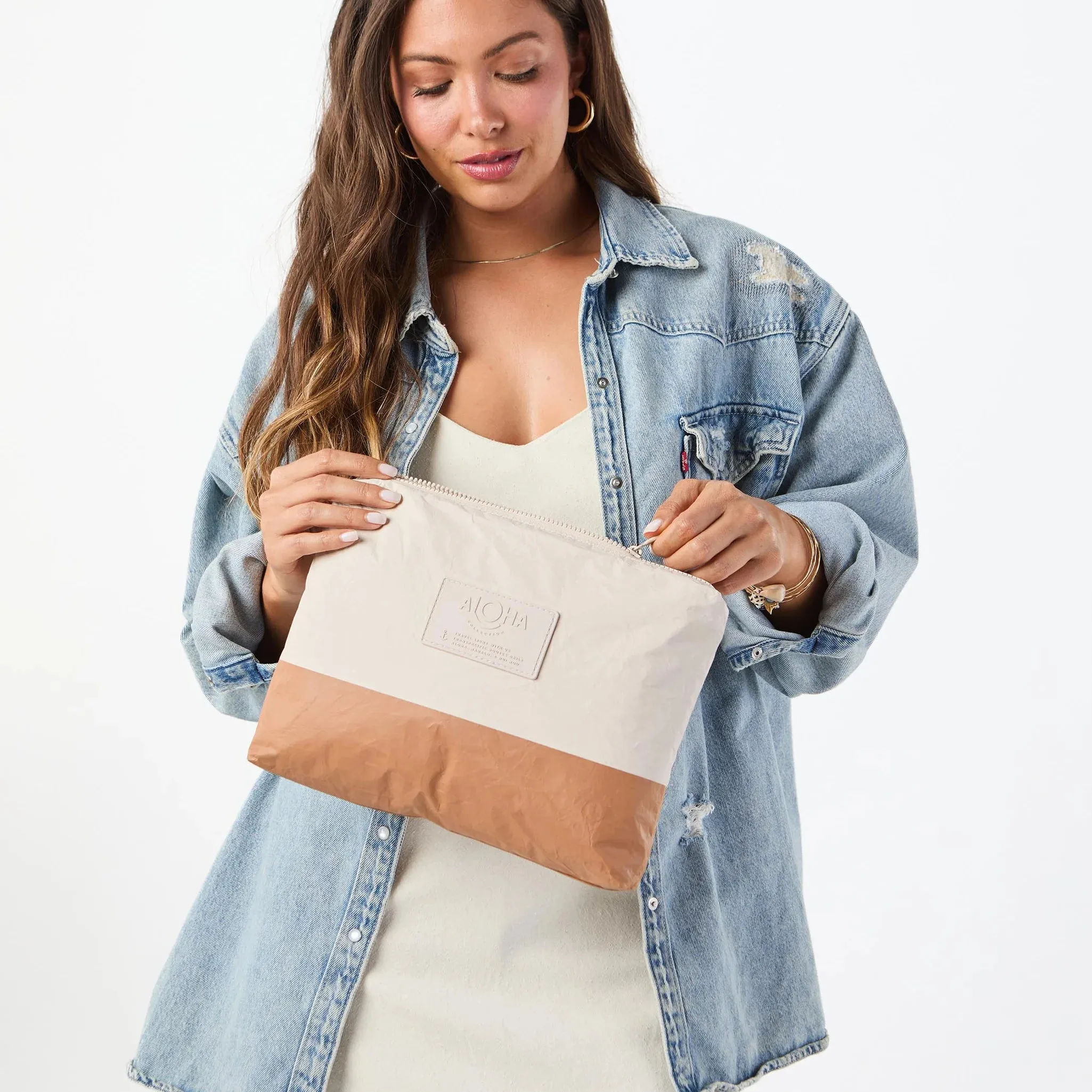 Aloha Mid Pouch Dipped Toffee On Sandstone
