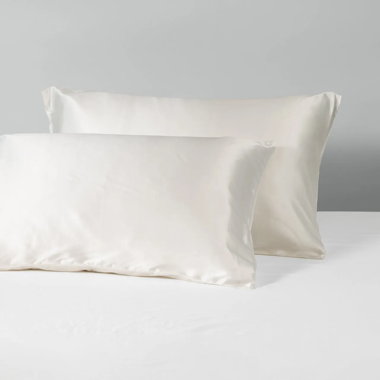 Beauty Silk Pillowcase Twin Pack Hotel Collection by Robinsons