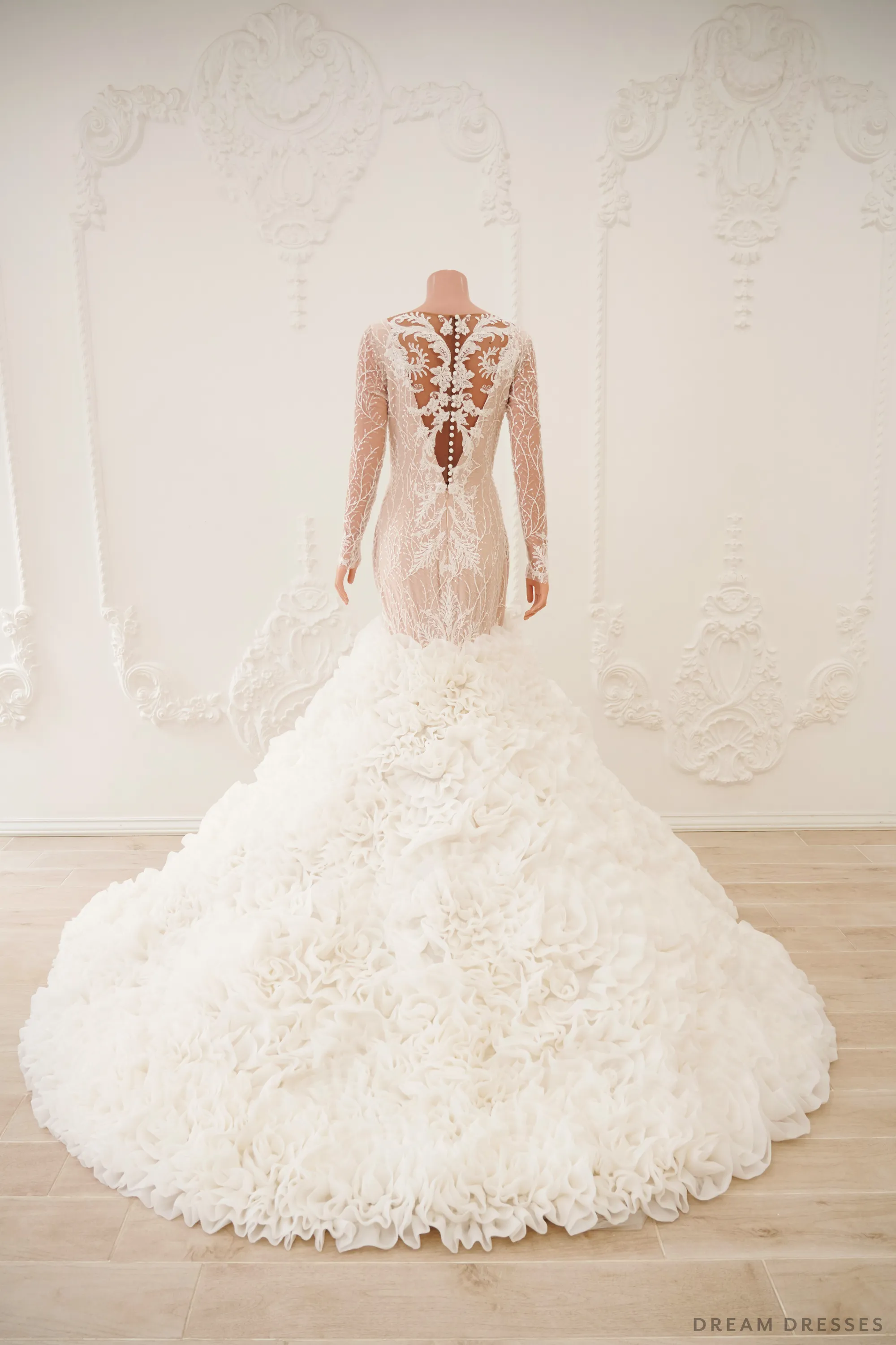 Big Ruffle Detachable Train (#LAURENCY)