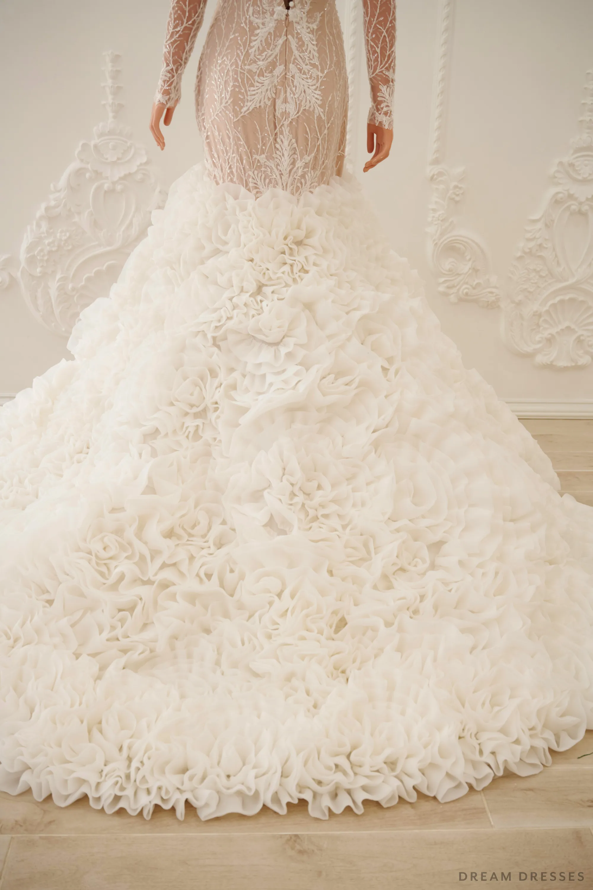 Big Ruffle Detachable Train (#LAURENCY)