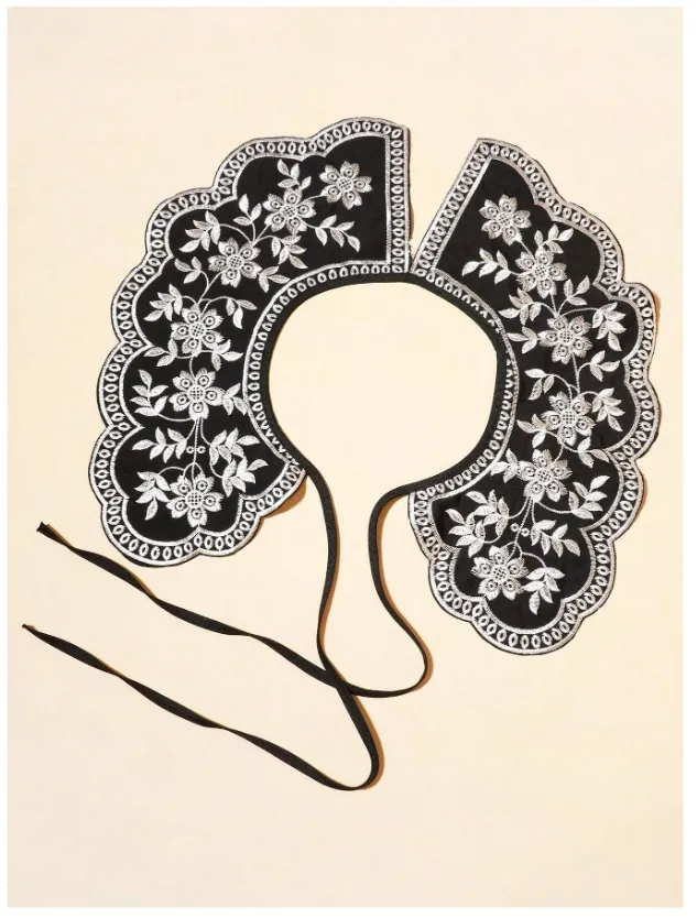 Black & White Embroider Collar