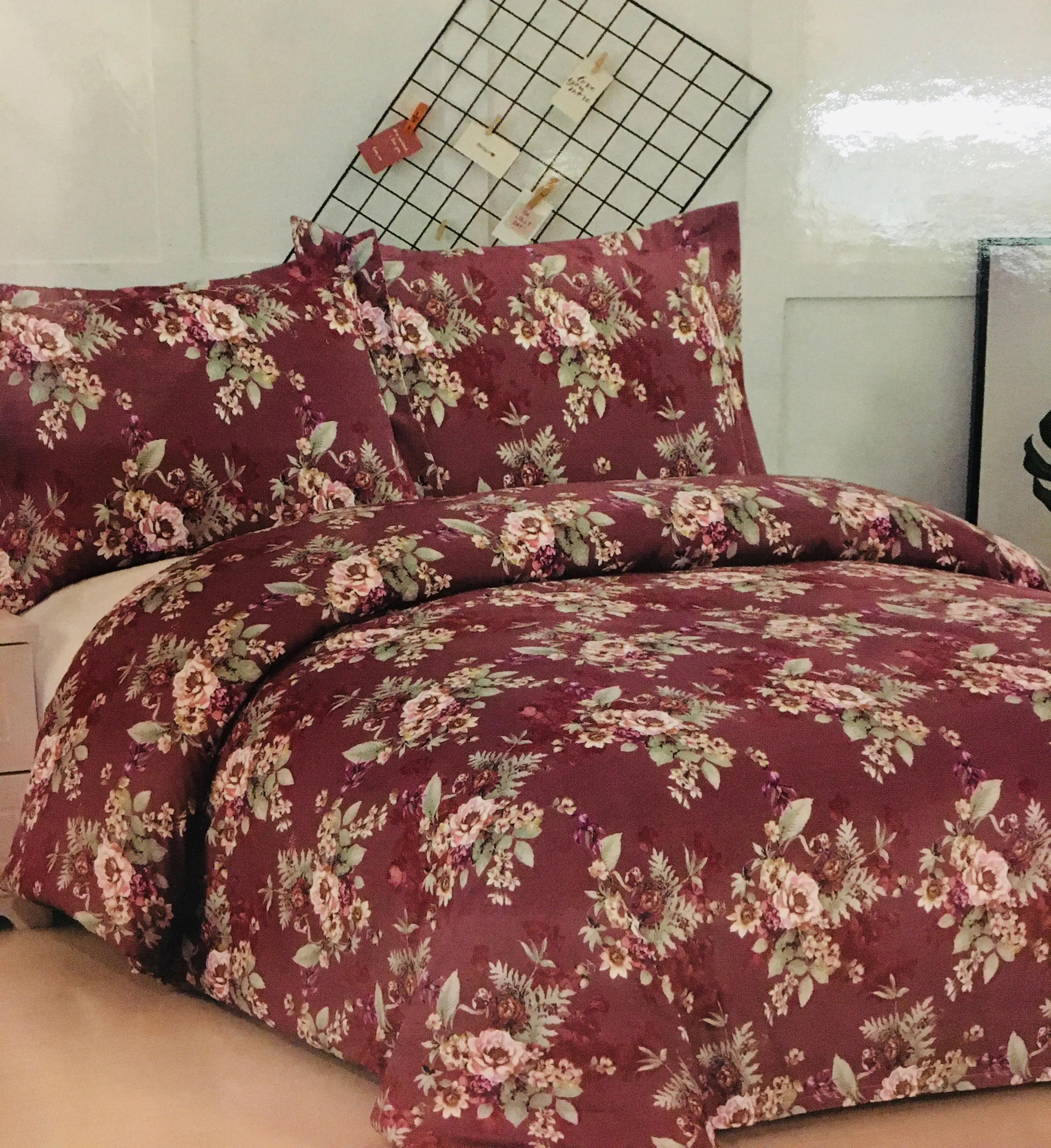 Brand new in package! Aloe Vera Bamboo Comfort Plus 3 Piece Reversible Duvet Cover set, Fits Double/Queen! Wrinkle, Fade & Stain Resistant! Red Floral