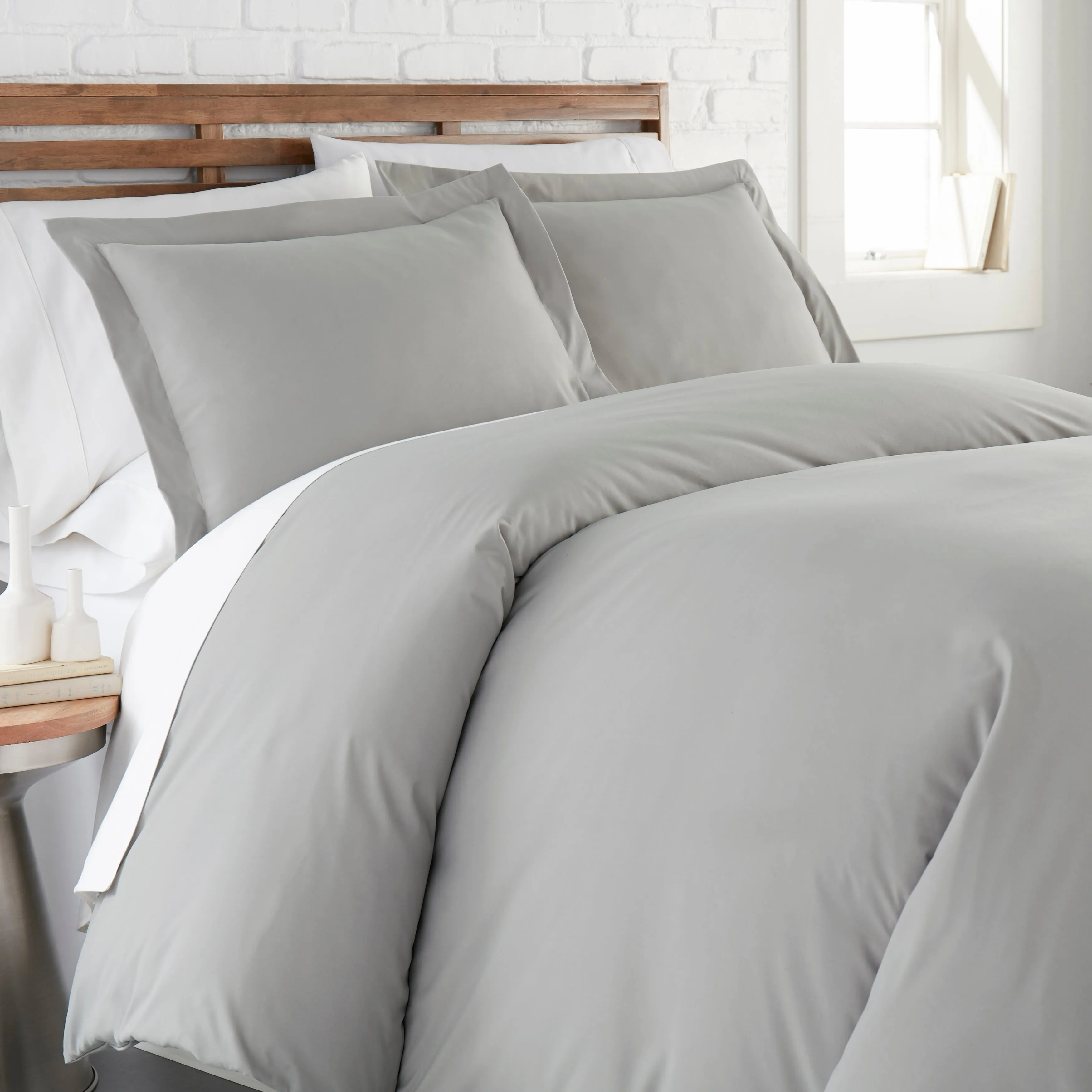 Brand new in package! Premier 3300 Bamboo Comfort Ultra Soft 3 Piece Reversible Duvet Cover set, KING! Wrinkle, Fade & Stain Resistant! Light Grey!