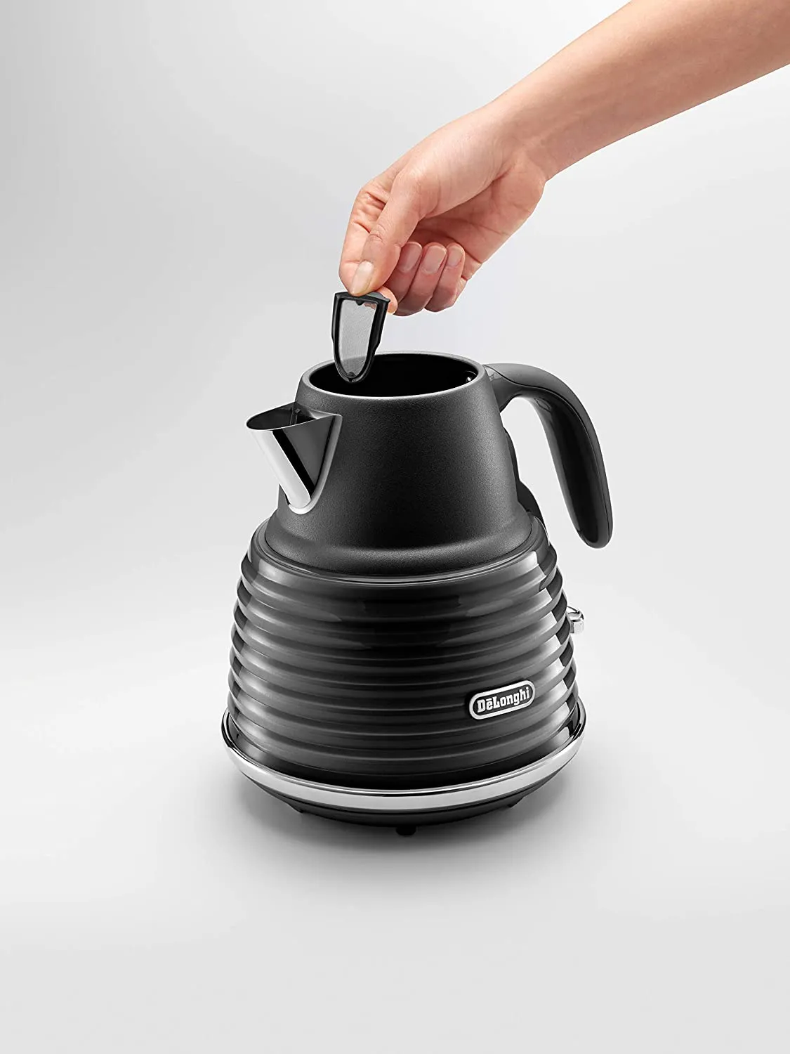 Delonghi Scultura Scolpito Selections Kettles 1.5 Litre Black KBZS3001.BK