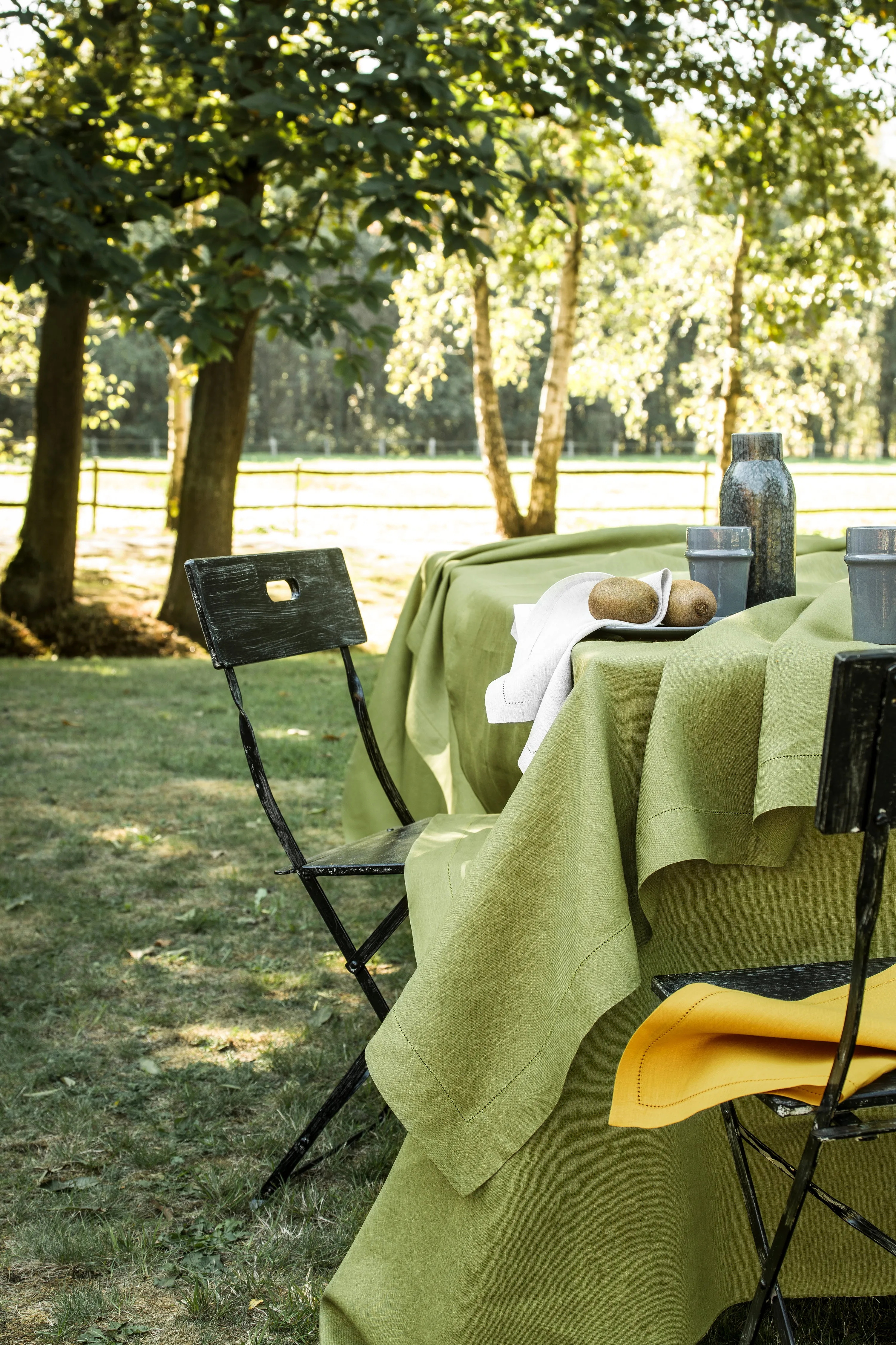 florence tablecloth & tablerunner