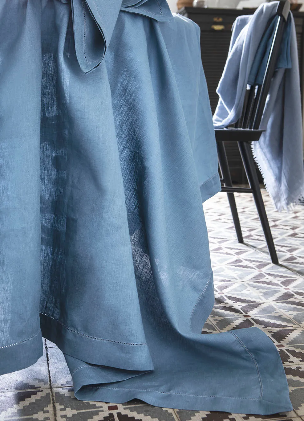 florence tablecloth & tablerunner
