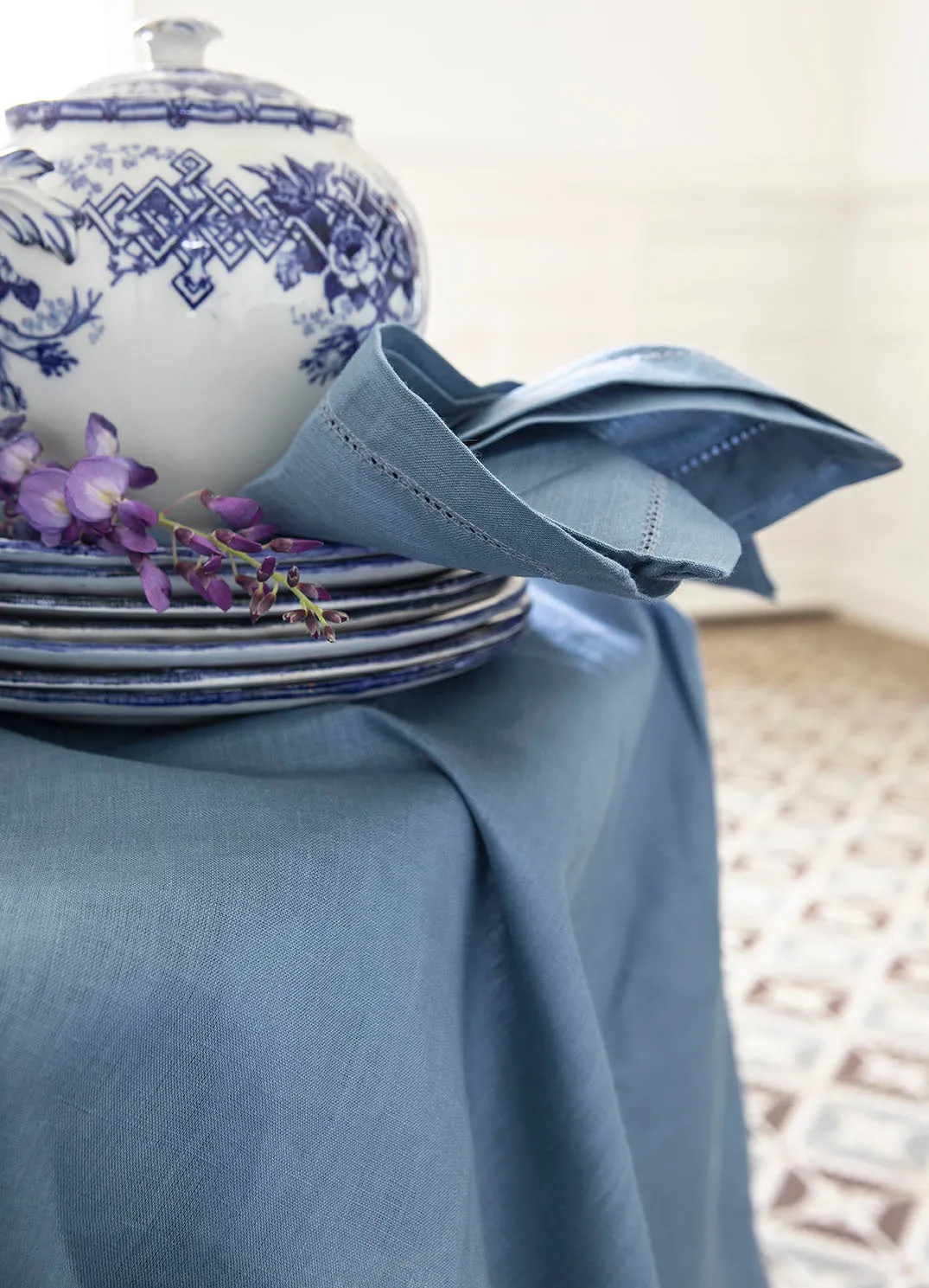 florence tablecloth & tablerunner