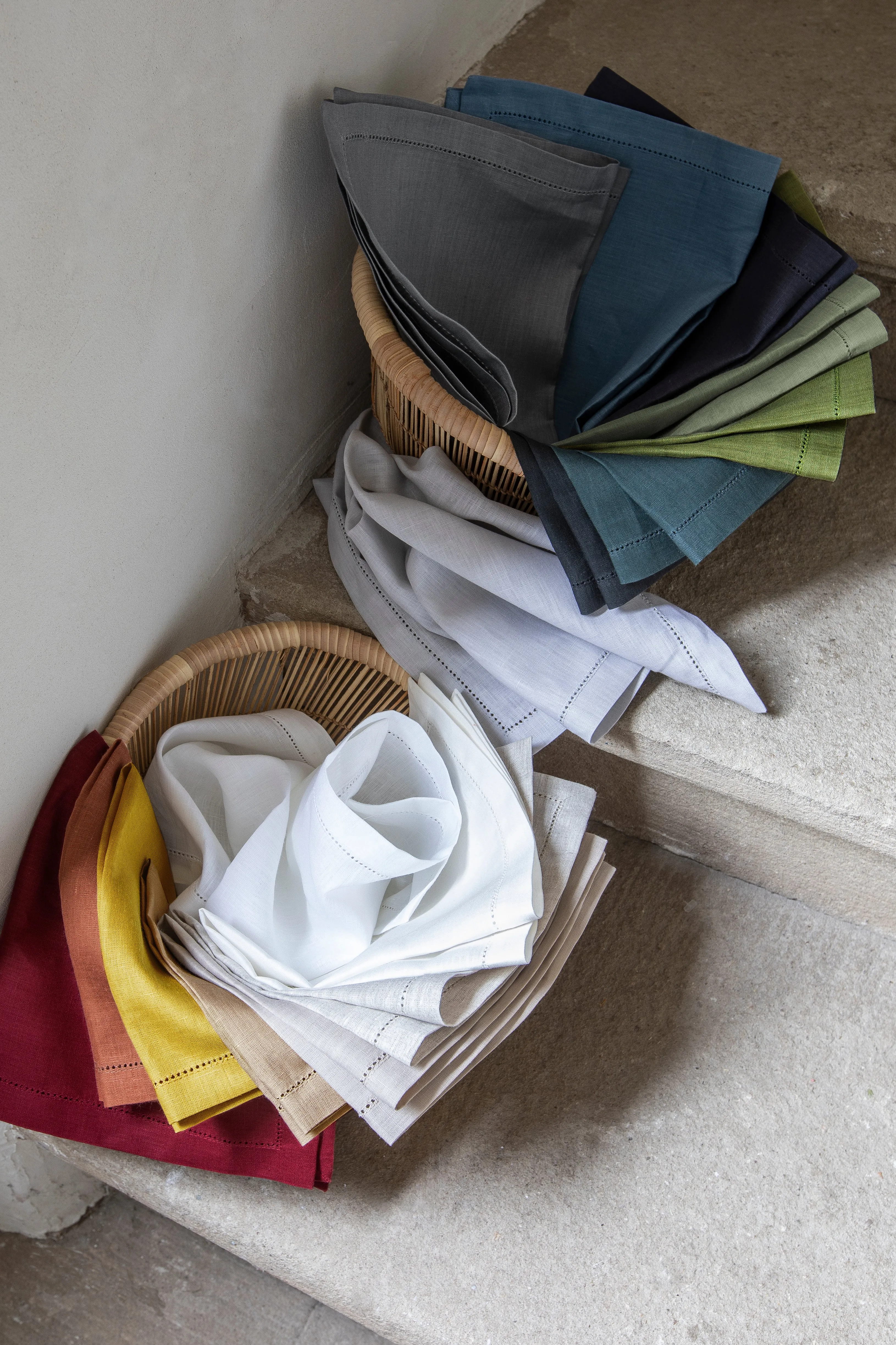 florence tablecloth & tablerunner