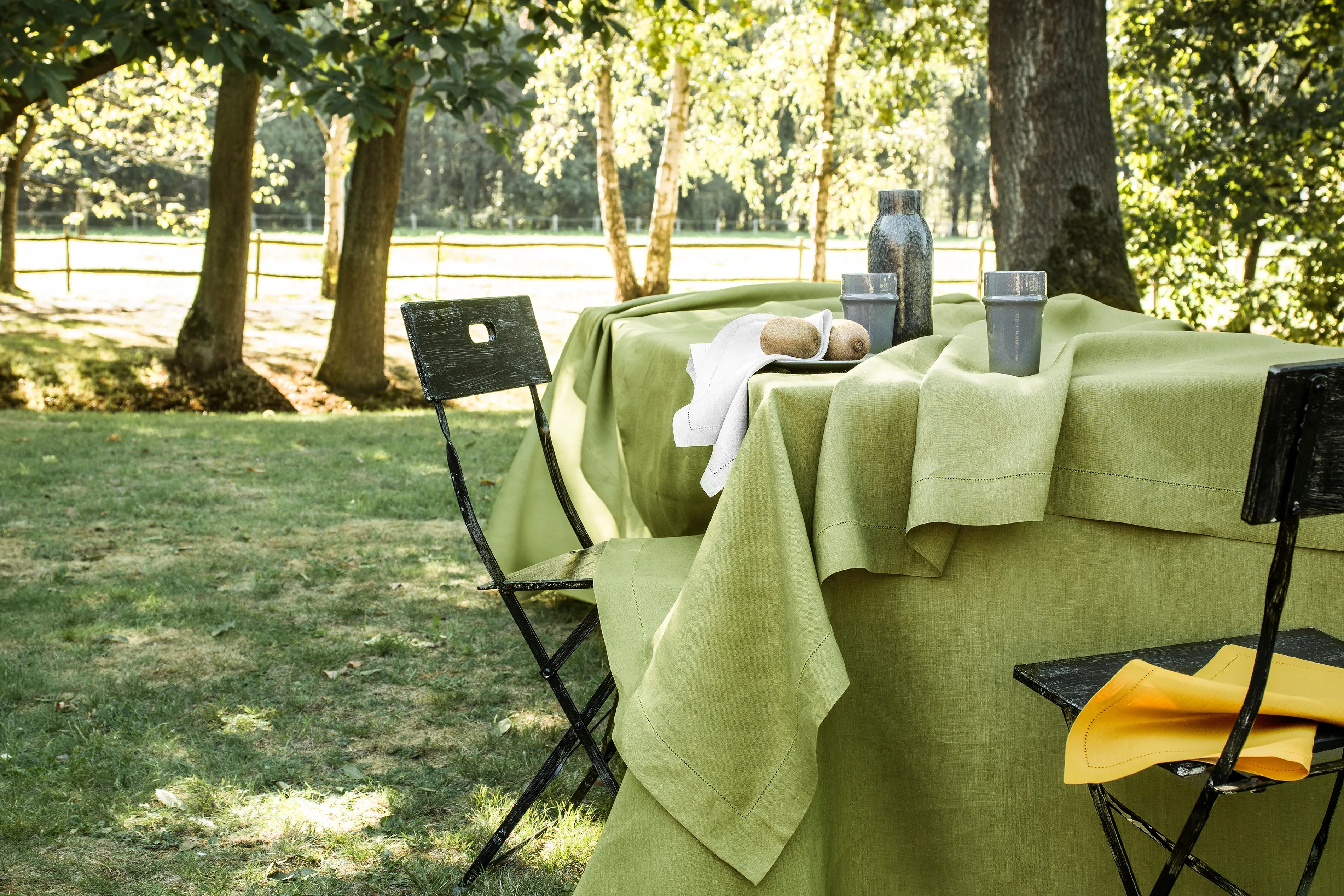 florence tablecloth & tablerunner