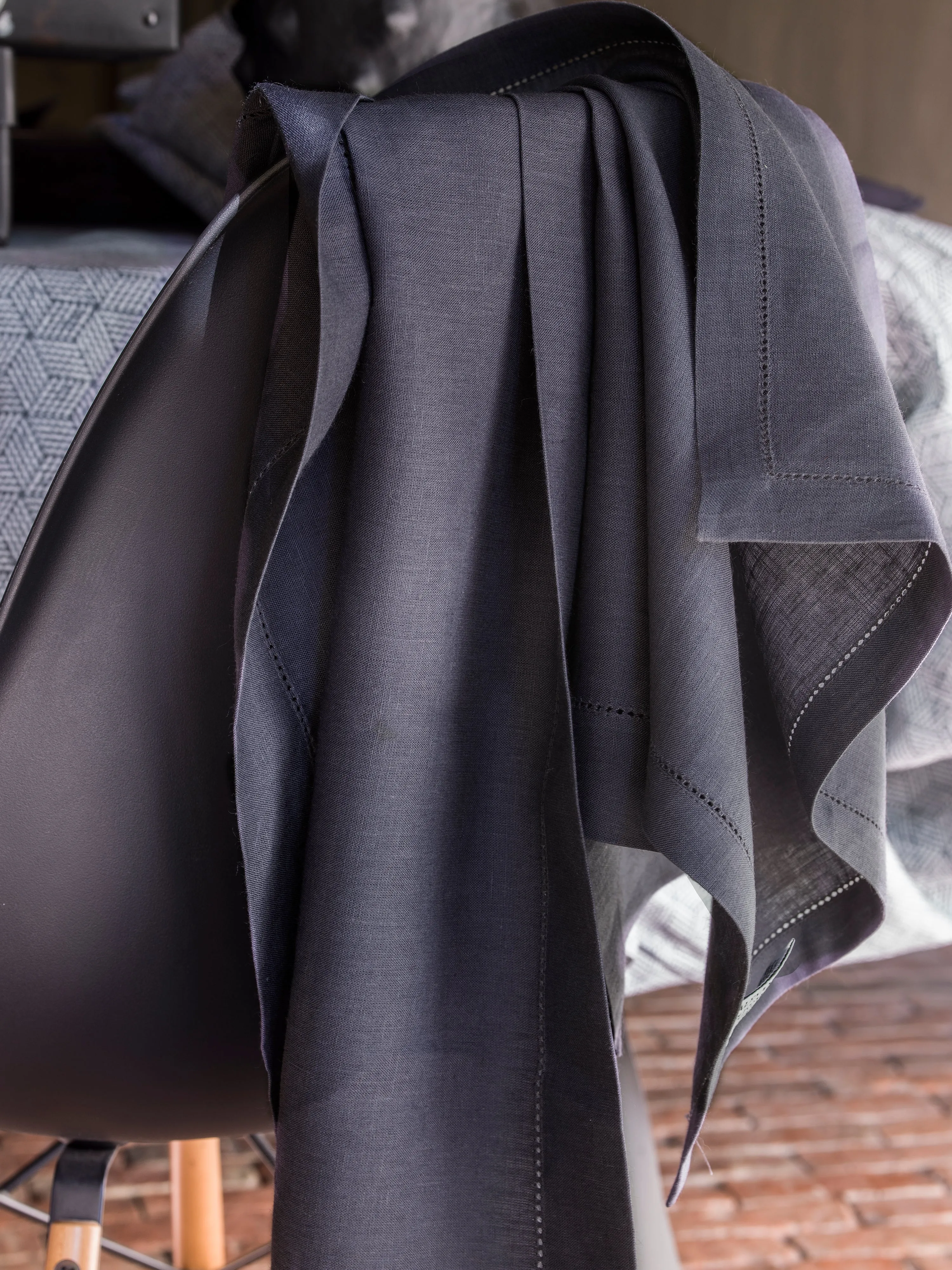 florence tablecloth & tablerunner