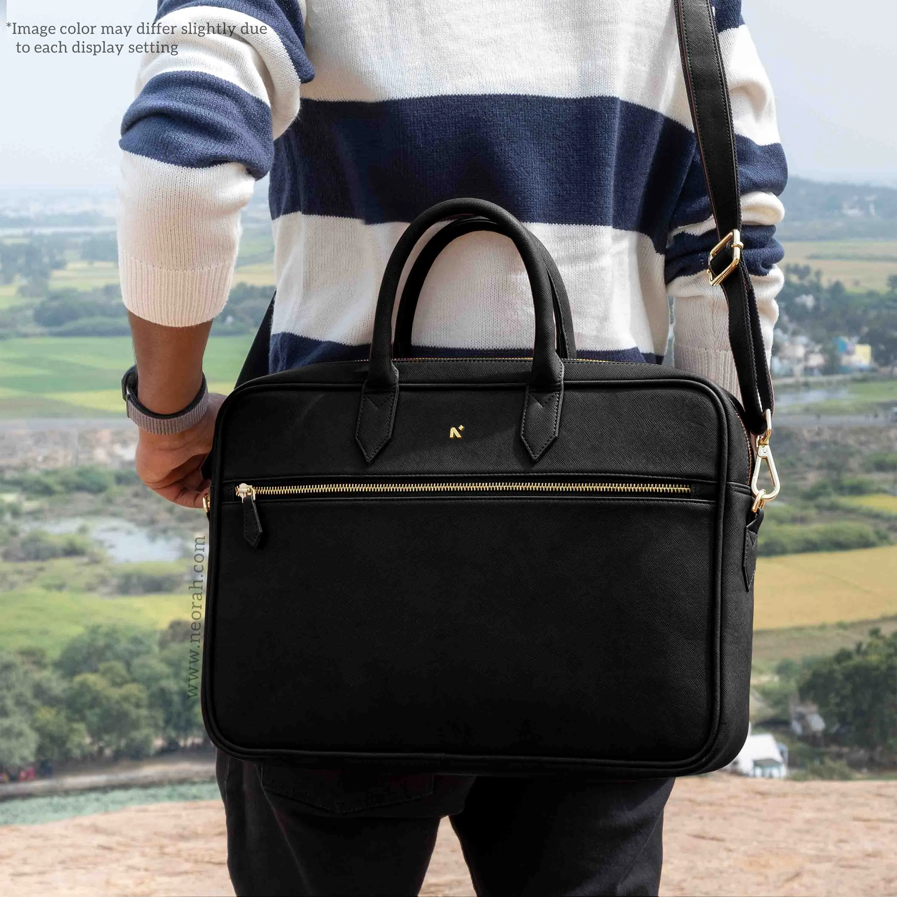 MESSENGER BAG