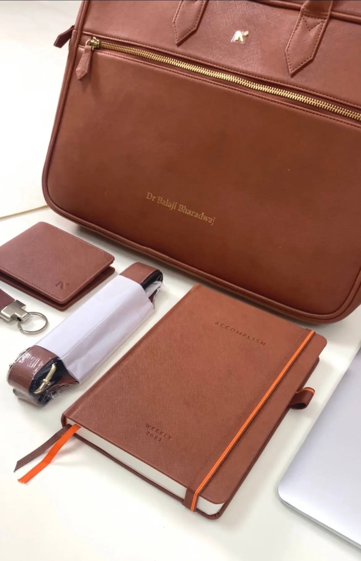 MESSENGER BAG
