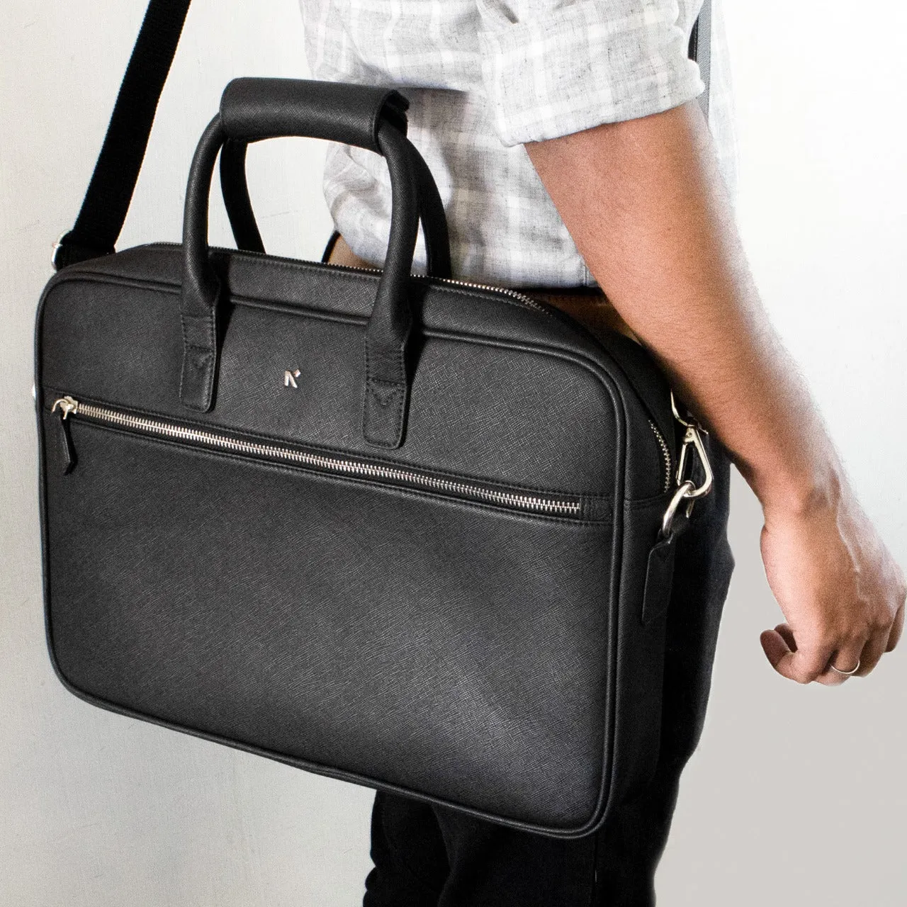 MESSENGER BAG