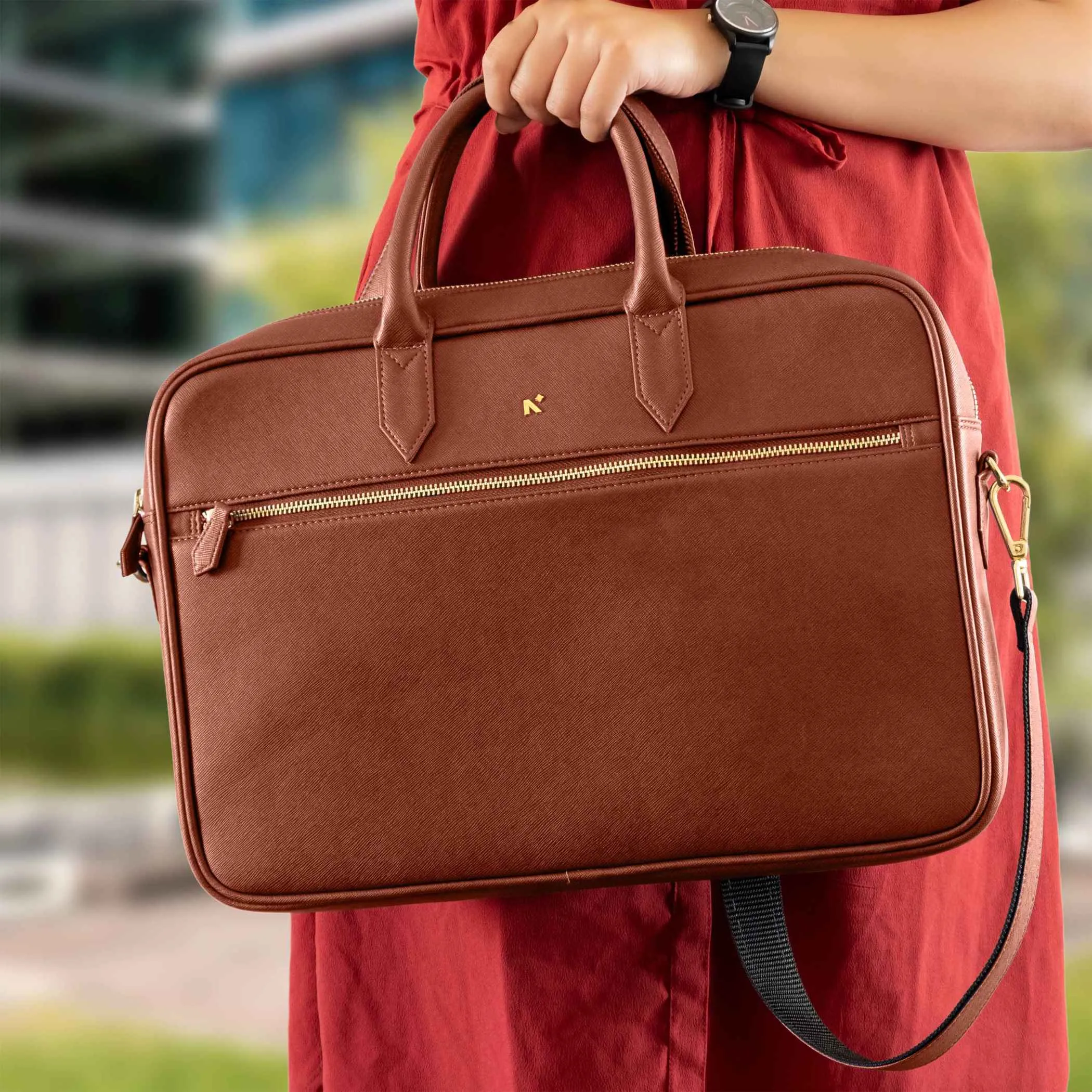 MESSENGER BAG