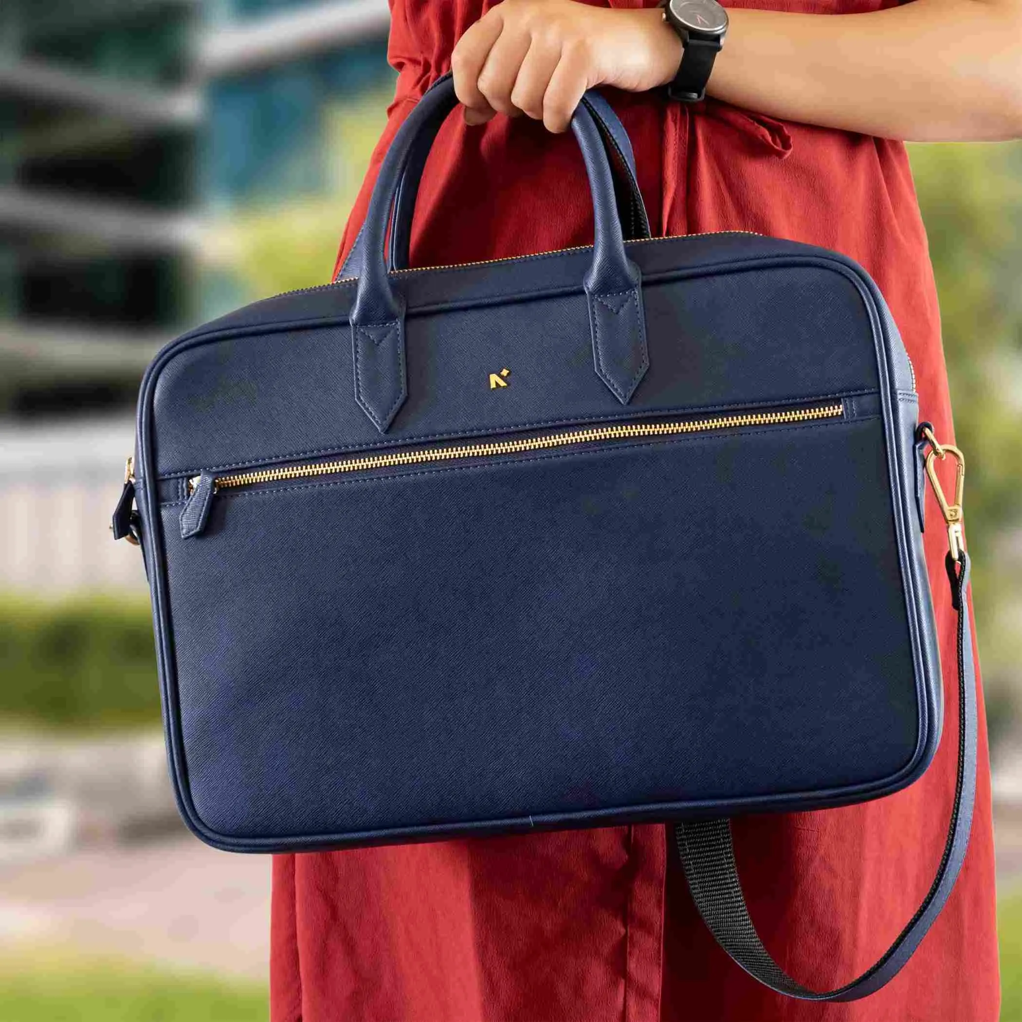 MESSENGER BAG