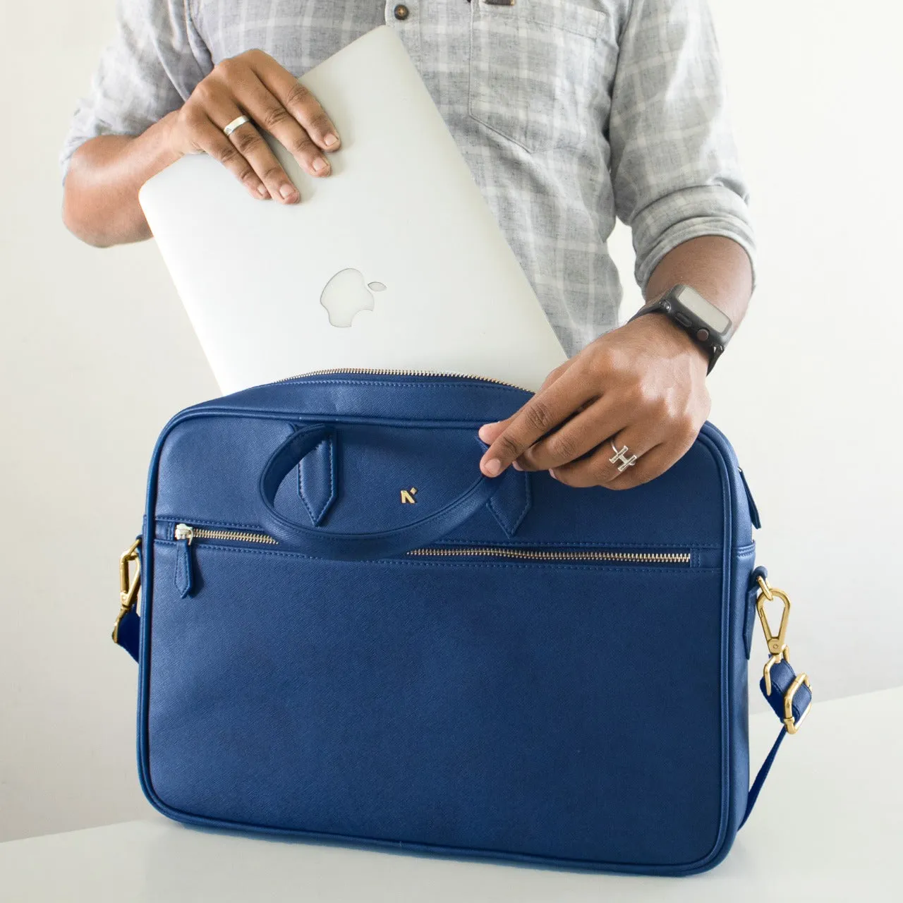 MESSENGER BAG