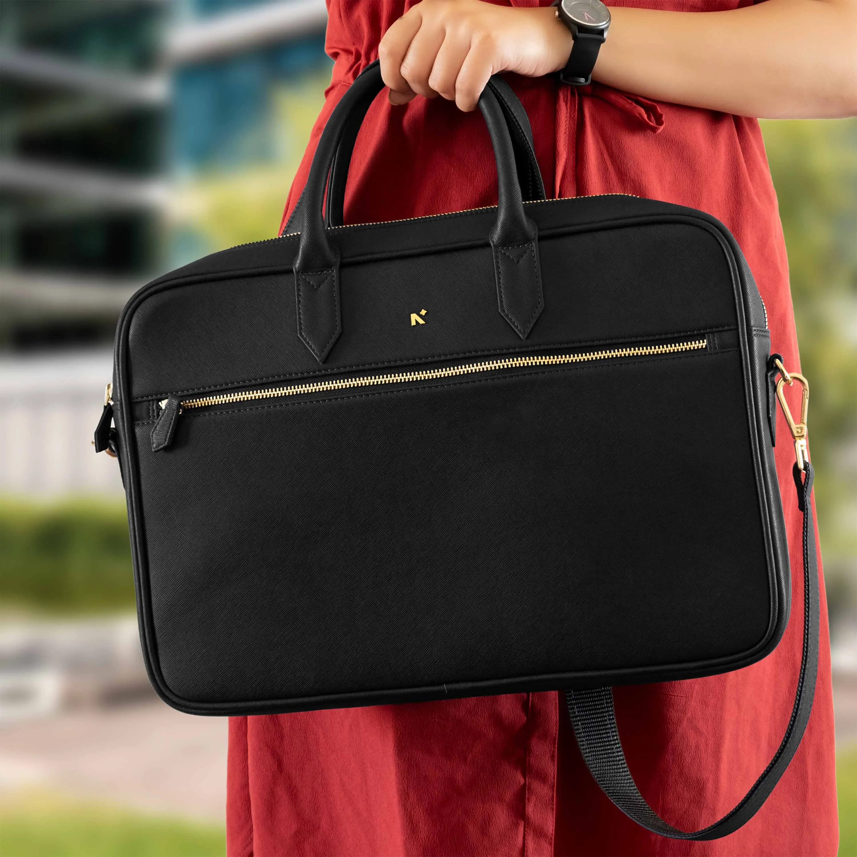 MESSENGER BAG