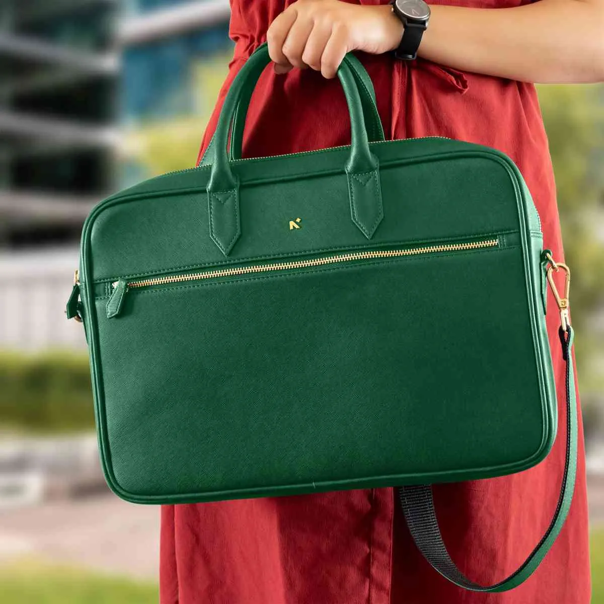 MESSENGER BAG
