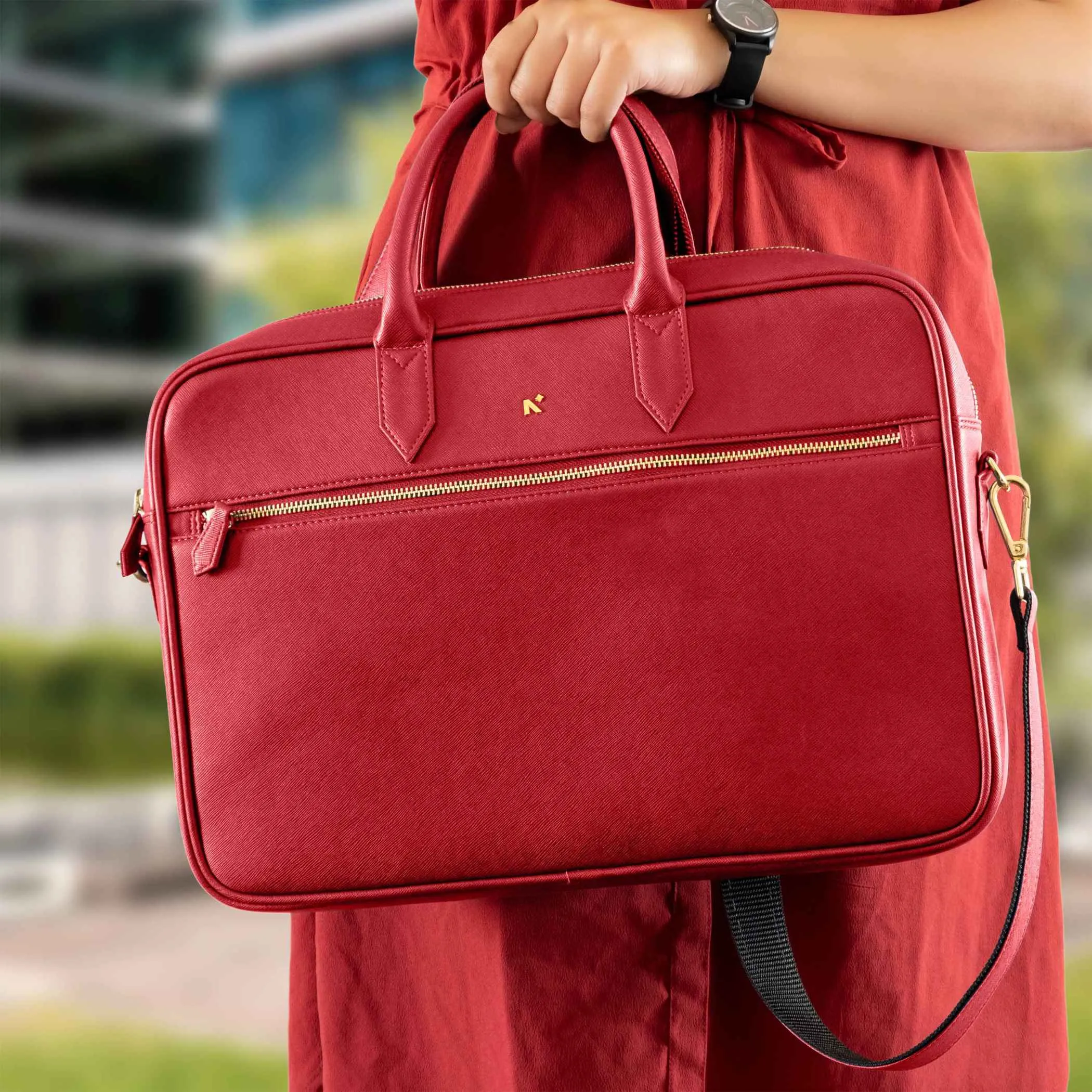 MESSENGER BAG