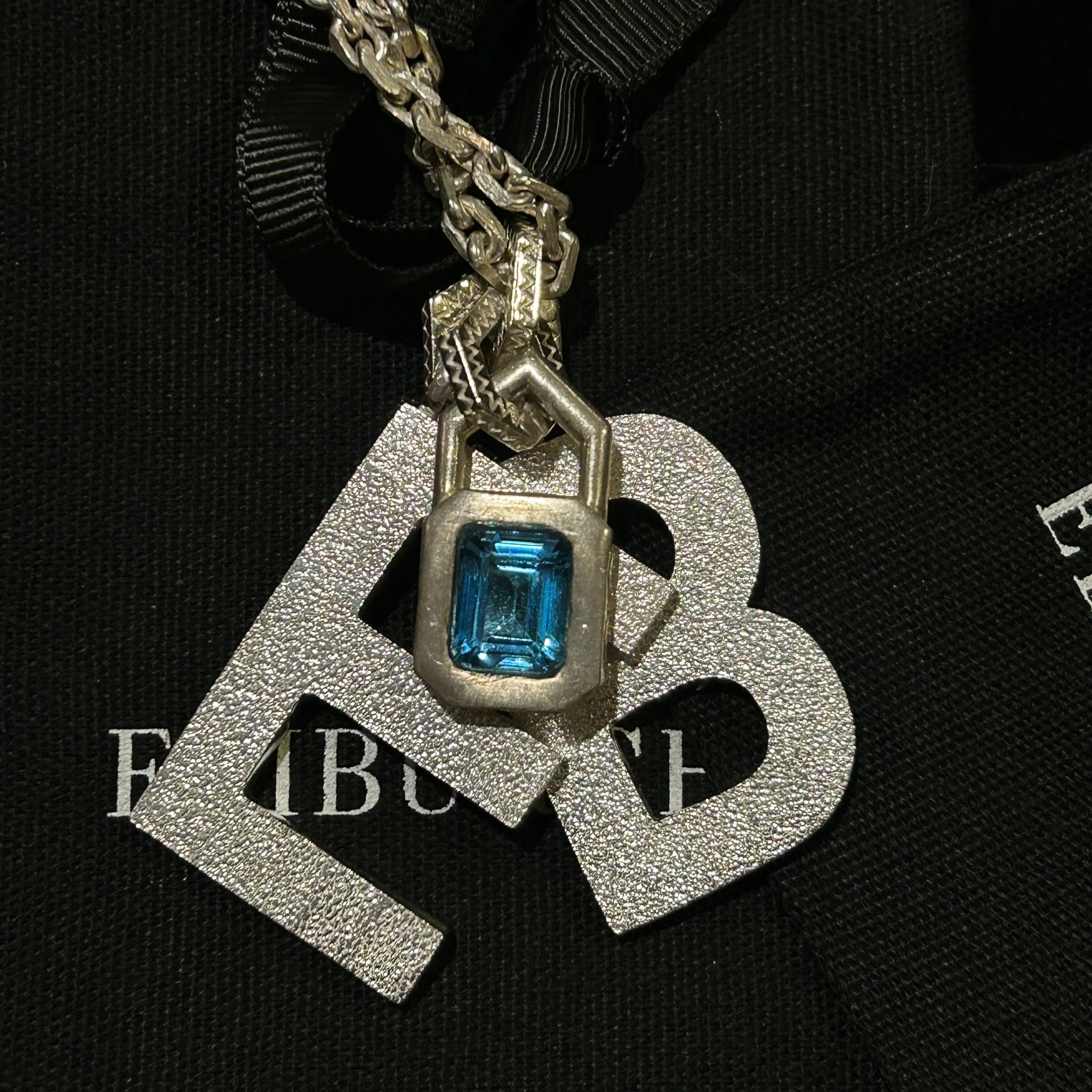 Nomen Pendant