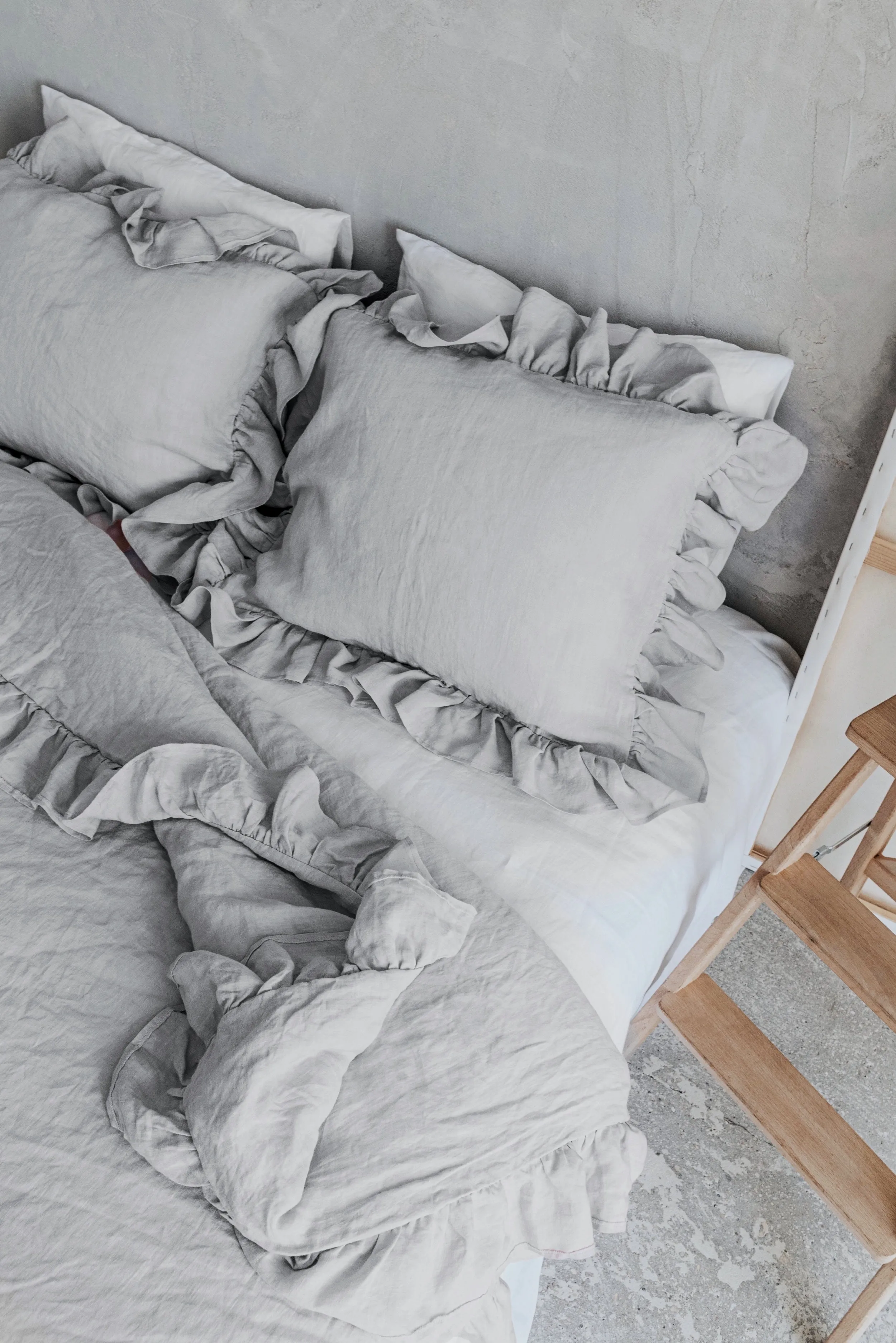 Ruffle Duvet Cover and Pillowcases Set - Light Gray