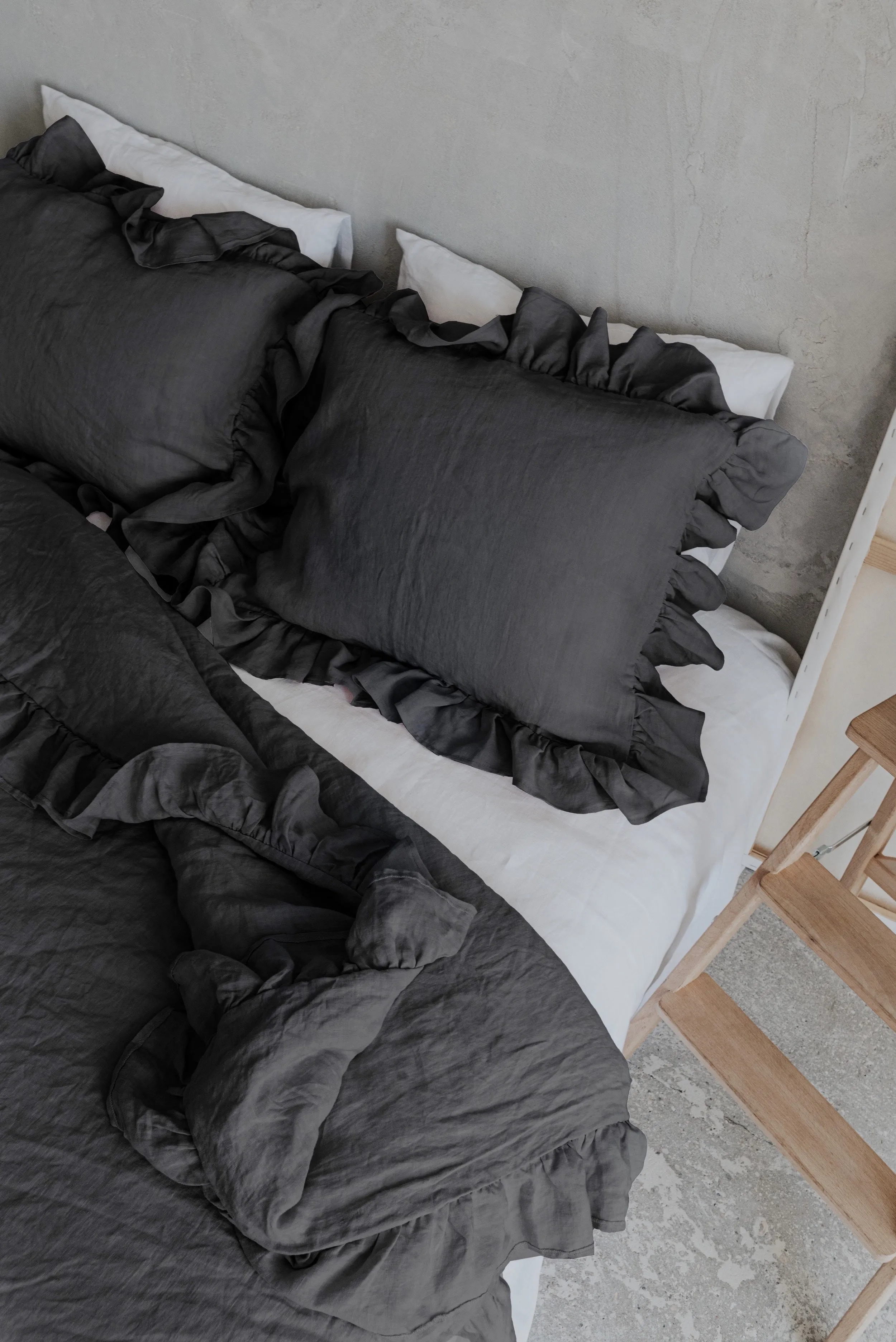 Ruffle duvet cover - dark gray