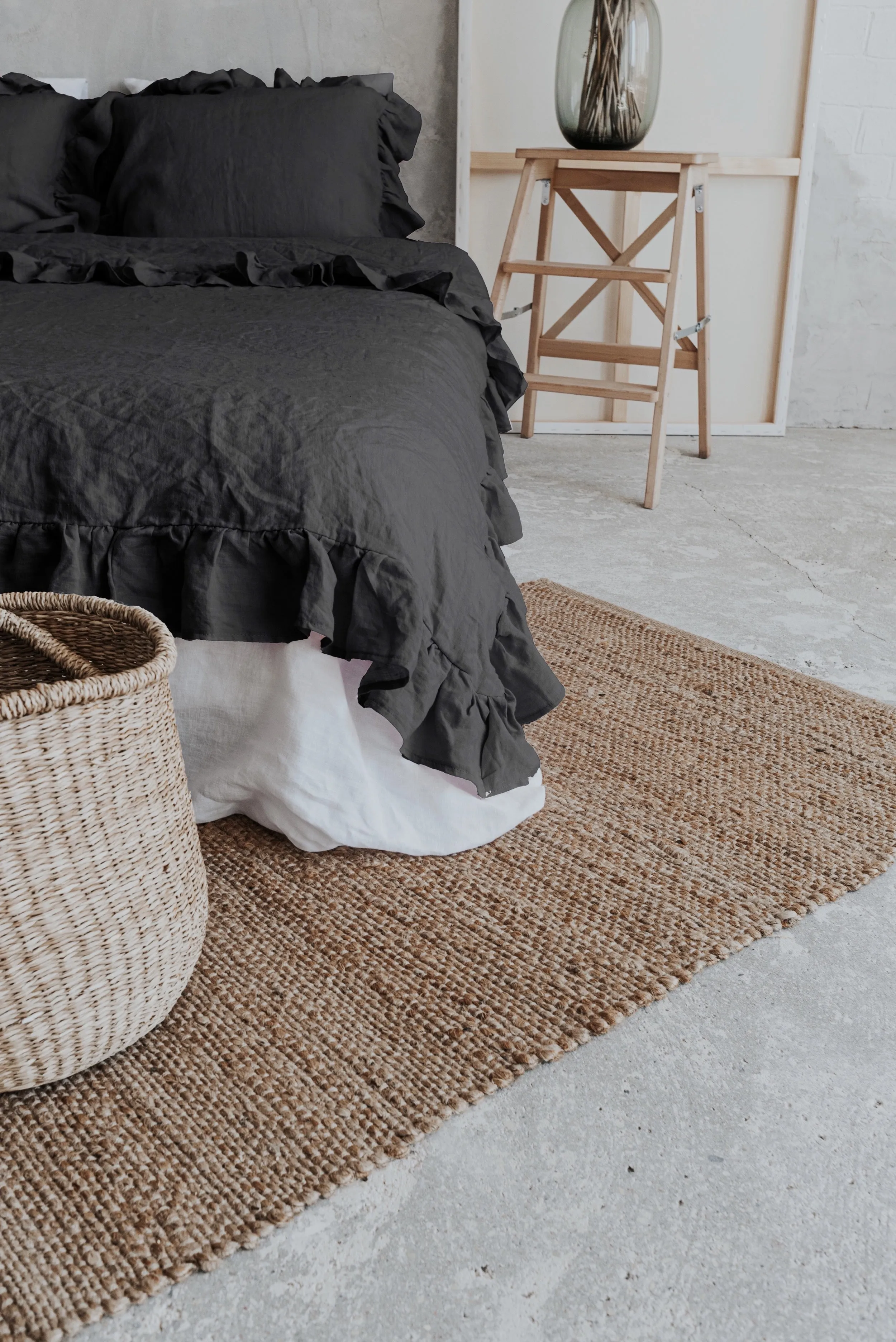Ruffle duvet cover - dark gray