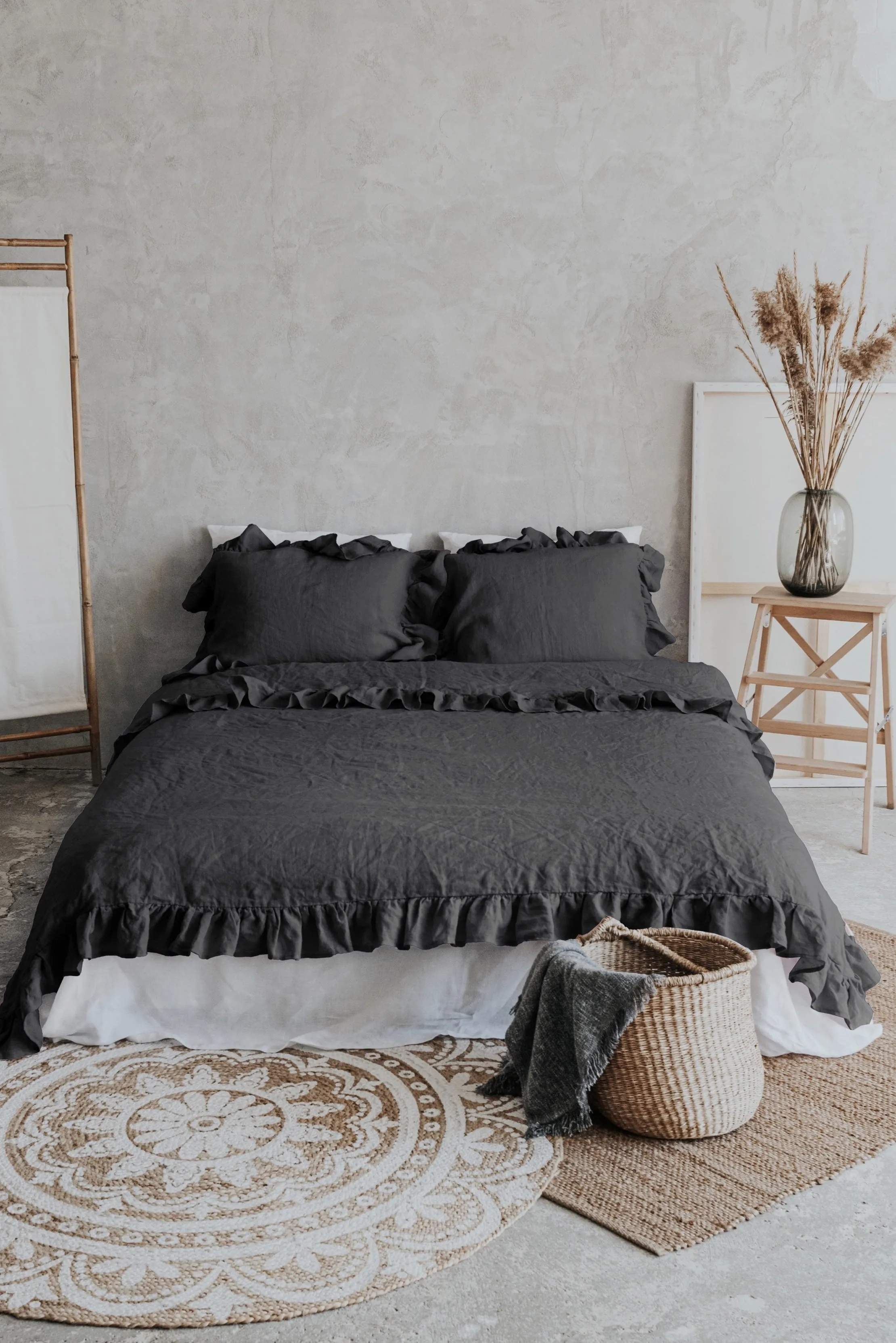 Ruffle duvet cover - dark gray