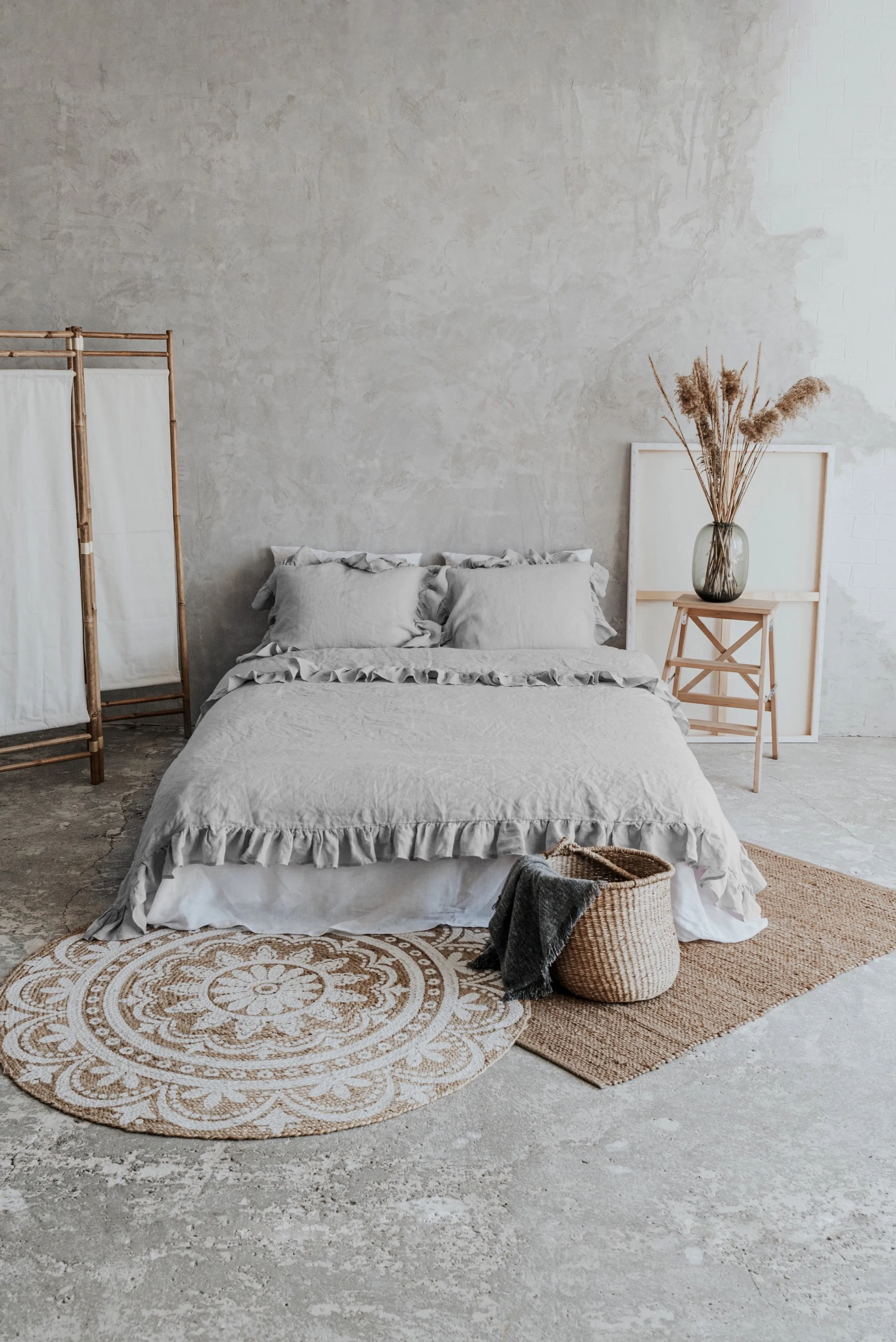 Ruffle duvet cover - light gray