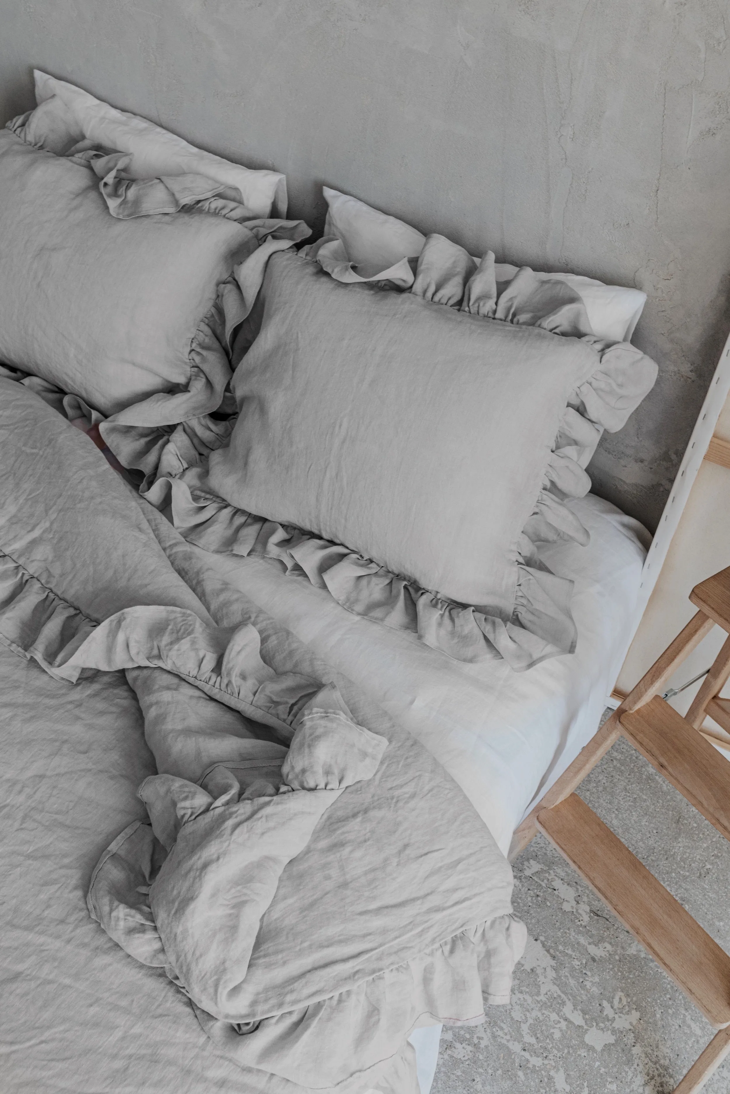 Ruffle duvet cover - light gray
