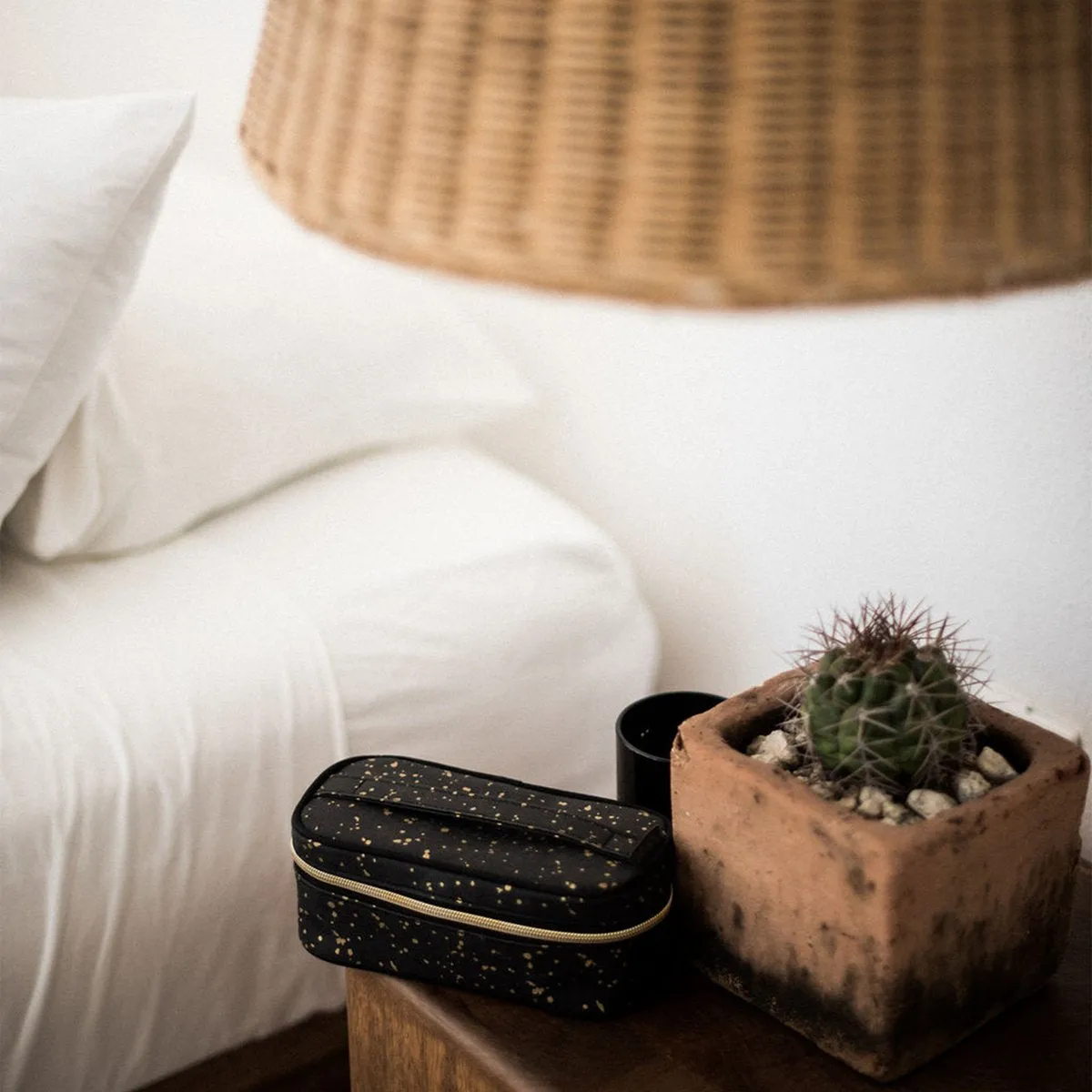 SoYoung Petite Beauty Poche in Black Gold Splatter