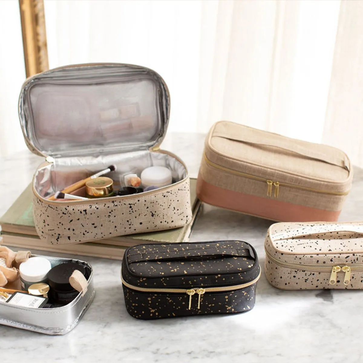 SoYoung Petite Beauty Poche in Black Gold Splatter