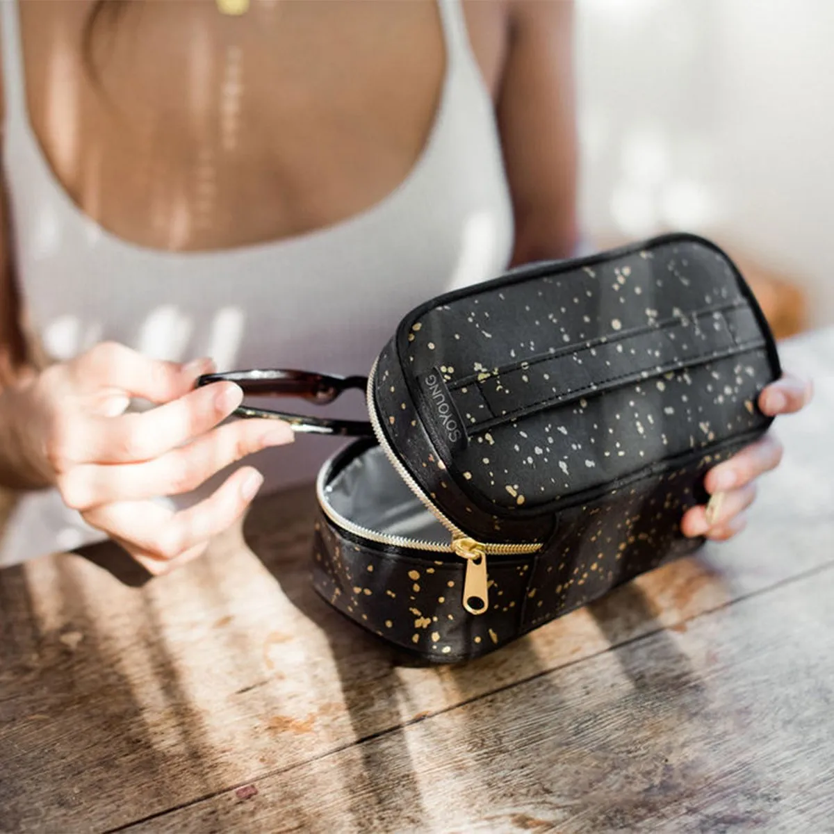 SoYoung Petite Beauty Poche in Black Gold Splatter