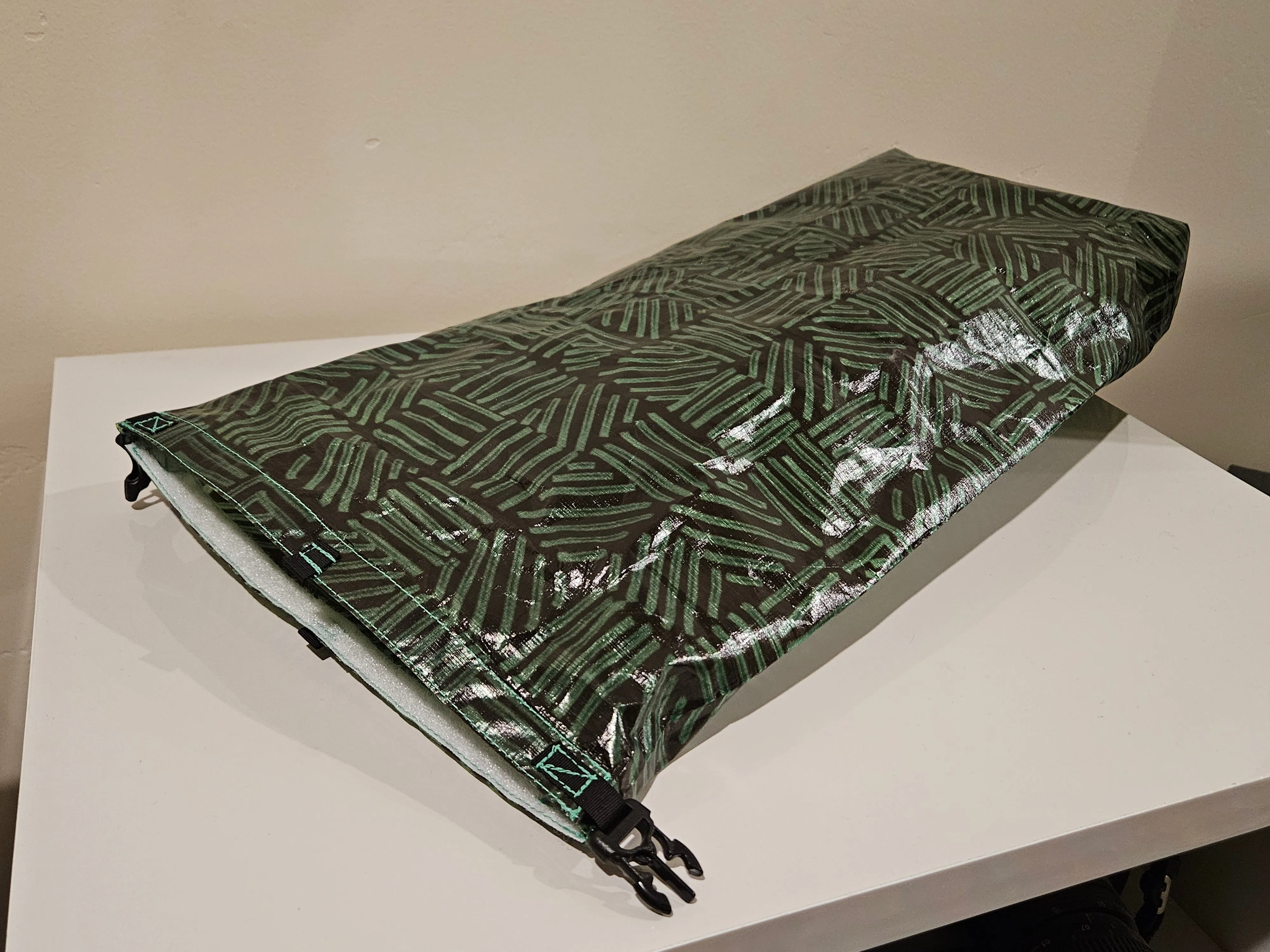 Ultralight Medium Dry Bag - Hatch Dyneema